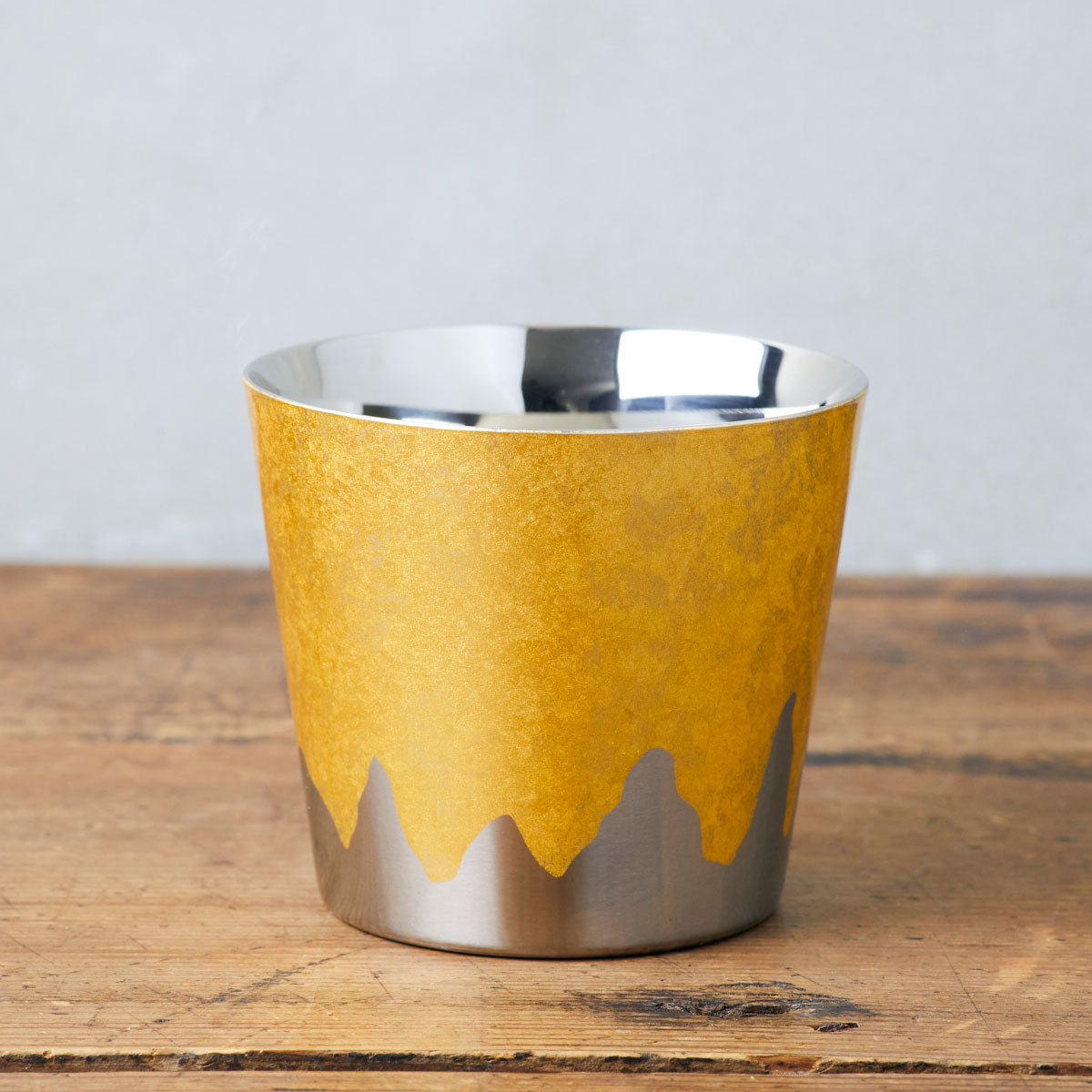 A Japanese drinkware item decorated with Fuji-inspired foil design. It is suitable for gift sales, tableware displays, home interior use, and customers looking for a refined Japanese table setting.