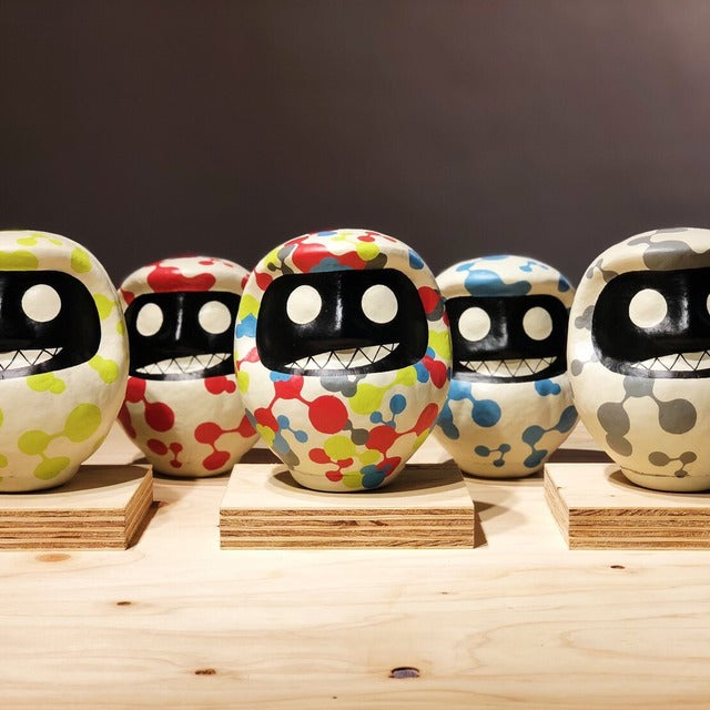 KEN IKEDA D.N.A DARUMA GREEN – Size 5 (approx. 15 cm) with Pedestal