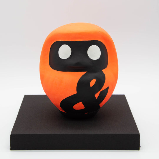KEN IKEDA DARUMA bibit Type:& – Size 5 (approx. 15 cm) with Pedestal