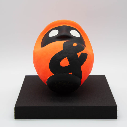 KEN IKEDA DARUMA bibit Type:& – Size 5 (approx. 15 cm) with Pedestal