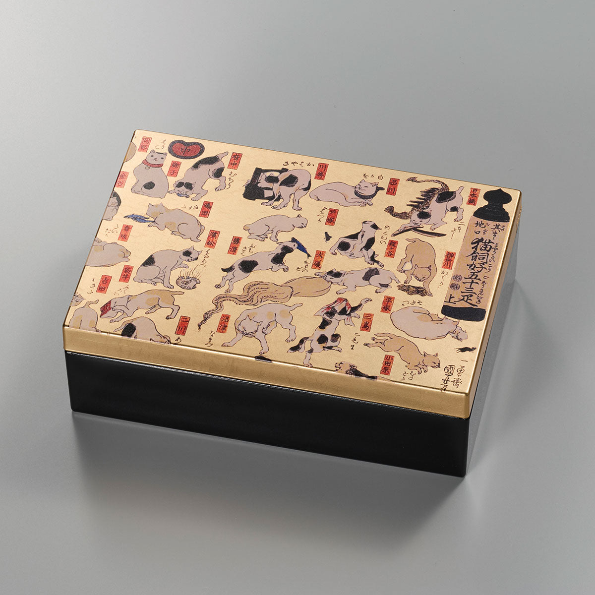 A decorative storage box with Japanese art-inspired design and foil accents. It is suitable for keeping small accessories, presenting gifts, or adding a compact Japanese craft item to gift and home interior displays.